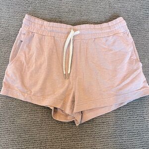 Vuori Halo Performance Women's Shorts (v. 1.0) size S in Dusk Heather